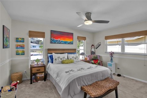 House in Largo, Florida 4 bedrooms, 213.4 sq.m. № 2237483 - photo 29