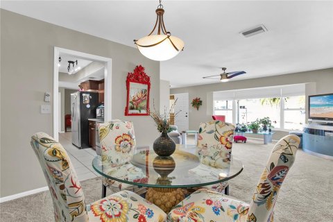 House in Largo, Florida 4 bedrooms, 213.4 sq.m. № 2237483 - photo 9