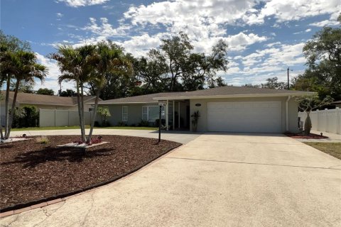 House in Largo, Florida 4 bedrooms, 213.4 sq.m. № 2237483 - photo 3