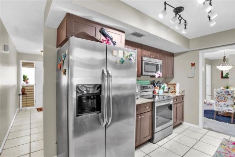 House in Largo, Florida 4 bedrooms, 213.4 sq.m. № 2237483 - photo 10