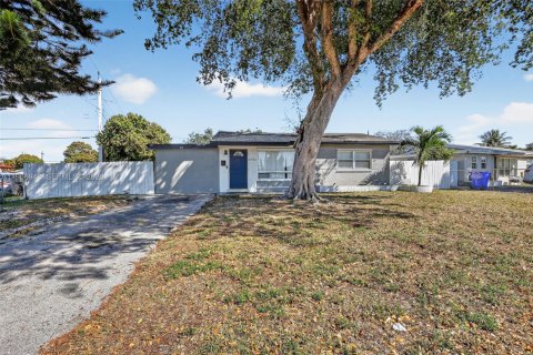 House in Hollywood, Florida 3 bedrooms, 82.31 sq.m. № 2041165 - photo 4