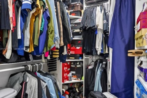 House in Hollywood, Florida 3 bedrooms, 82.31 sq.m. № 2041165 - photo 16