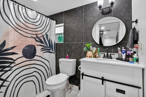 House in Hollywood, Florida 3 bedrooms, 82.31 sq.m. № 2041165 - photo 17