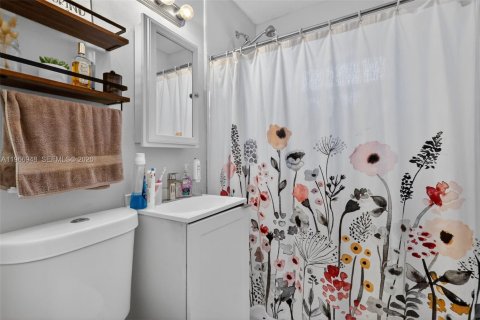 House in Hollywood, Florida 3 bedrooms, 82.31 sq.m. № 2041165 - photo 23