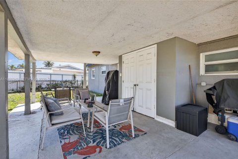 House in Hollywood, Florida 3 bedrooms, 82.31 sq.m. № 2041165 - photo 29