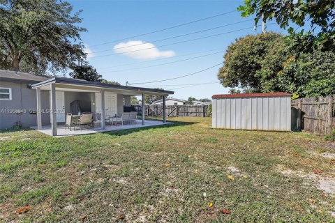 House in Hollywood, Florida 3 bedrooms, 82.31 sq.m. № 2041165 - photo 26