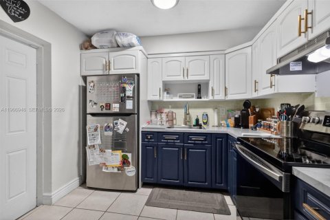 House in Hollywood, Florida 3 bedrooms, 82.31 sq.m. № 2041165 - photo 12