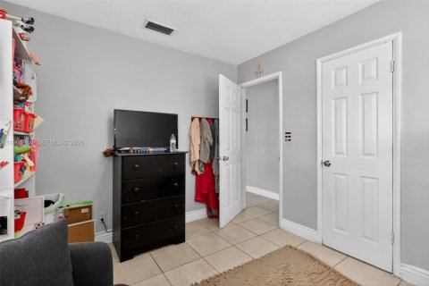 House in Hollywood, Florida 3 bedrooms, 82.31 sq.m. № 2041165 - photo 21