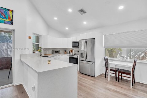 Villa ou maison à vendre à Pembroke Pines, Floride: 3 chambres, 130.81 m2 № 2059638 - photo 16