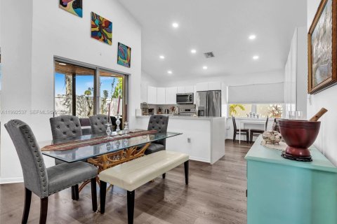 Villa ou maison à vendre à Pembroke Pines, Floride: 3 chambres, 130.81 m2 № 2059638 - photo 12