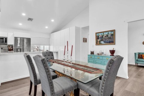 Villa ou maison à vendre à Pembroke Pines, Floride: 3 chambres, 130.81 m2 № 2059638 - photo 13