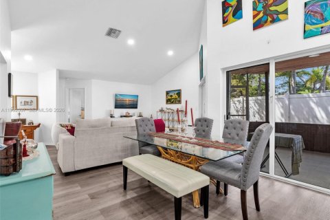 Villa ou maison à vendre à Pembroke Pines, Floride: 3 chambres, 130.81 m2 № 2059638 - photo 14