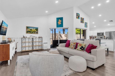 Villa ou maison à vendre à Pembroke Pines, Floride: 3 chambres, 130.81 m2 № 2059638 - photo 3