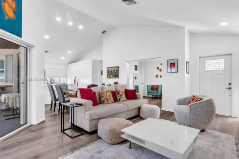 Villa ou maison à vendre à Pembroke Pines, Floride: 3 chambres, 130.81 m2 № 2059638 - photo 5