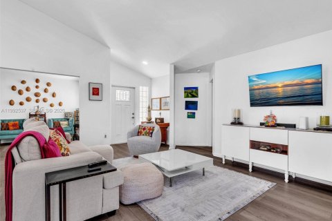 Villa ou maison à vendre à Pembroke Pines, Floride: 3 chambres, 130.81 m2 № 2059638 - photo 8