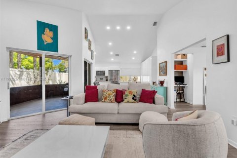 Villa ou maison à vendre à Pembroke Pines, Floride: 3 chambres, 130.81 m2 № 2059638 - photo 4