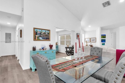 Villa ou maison à vendre à Pembroke Pines, Floride: 3 chambres, 130.81 m2 № 2059638 - photo 15