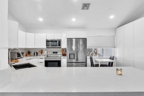 Villa ou maison à vendre à Pembroke Pines, Floride: 3 chambres, 130.81 m2 № 2059638 - photo 17