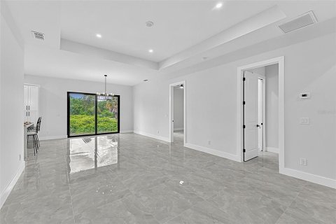 Купить виллу или дом в Порт-Шарлотт, Флорида 12 комнат, 176.89м2, № 2360274 - фото 9