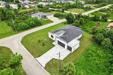 Villa ou maison à Port Charlotte, Floride 4 chambres, 176.89 m2 № 2360274
