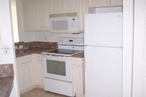 Adosado en venta en Riviera Beach, Florida, 2 dormitorios, 113.99 m2 № 2088615 - foto 9