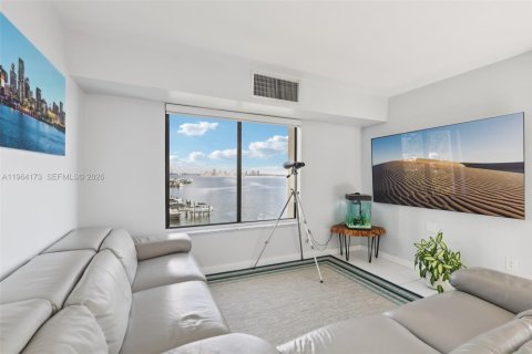 Condo in Miami, Florida, 2 bedrooms  № 2026791 - photo 5