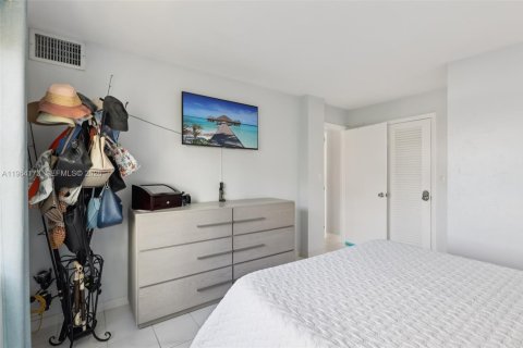 Condo in Miami, Florida, 2 bedrooms  № 2026791 - photo 19