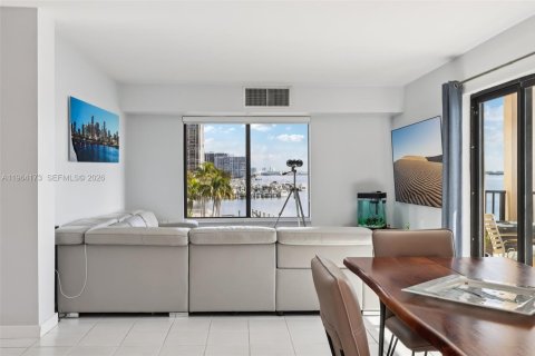Condo in Miami, Florida, 2 bedrooms  № 2026791 - photo 7
