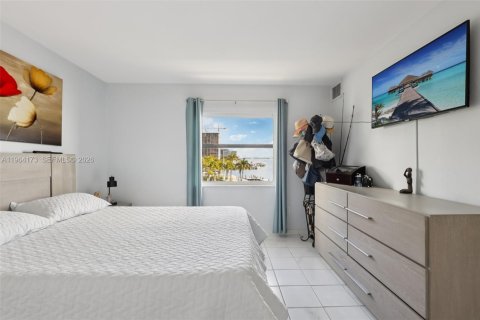 Condo in Miami, Florida, 2 bedrooms  № 2026791 - photo 20