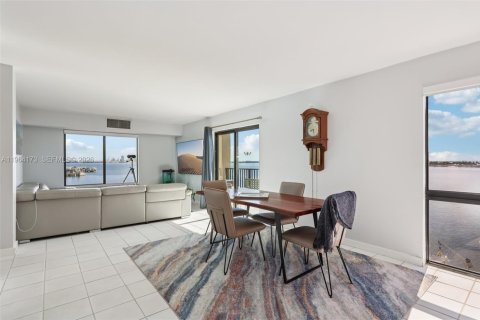 Condo in Miami, Florida, 2 bedrooms  № 2026791 - photo 8