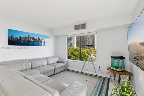 Condo in Miami, Florida, 2 bedrooms  № 2026791 - photo 6