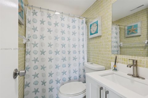 Condo in Miami, Florida, 2 bedrooms  № 2026791 - photo 24