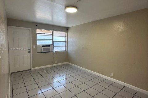 Apartment in Hollywood, Florida 1 bedroom, 405.61 sq.m. № 1950821 - photo 4