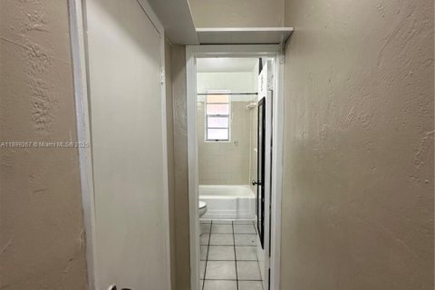 Apartment in Hollywood, Florida 1 bedroom, 405.61 sq.m. № 1950821 - photo 10