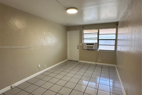 Apartment in Hollywood, Florida 1 bedroom, 405.61 sq.m. № 1950821 - photo 5