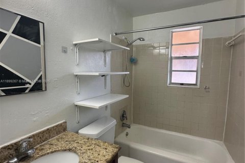 Apartment in Hollywood, Florida 1 bedroom, 405.61 sq.m. № 1950821 - photo 8