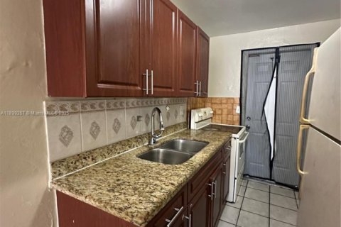 Apartment in Hollywood, Florida 1 bedroom, 405.61 sq.m. № 1950821 - photo 11