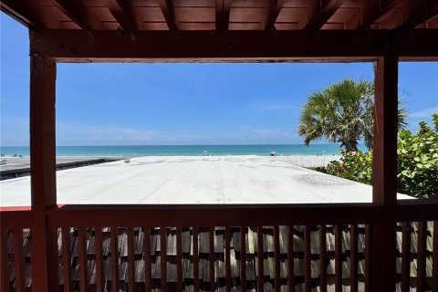 Townhouse in Indian Shores, Florida 2 bedrooms, 146.32 sq.m. № 2122508