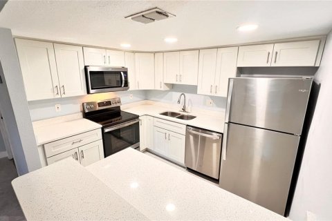 Condo in Winter Springs, Florida, 3 bedrooms  № 1909382 - photo 15