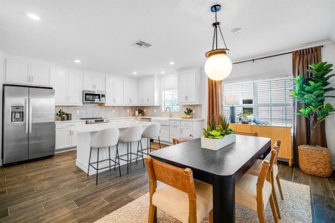 Townhouse in Tampa, Florida 4 bedrooms, 223.89 sq.m. № 1516721 - photo 9