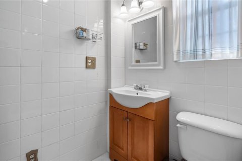 Купить виллу или дом в Уинтер-Гарден, Флорида 7 комнат, 118.26м2, № 2117353 - фото 24