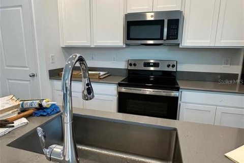 Townhouse in Winter Garden, Florida 4 bedrooms, 185.8 sq.m. № 1777192 - photo 9