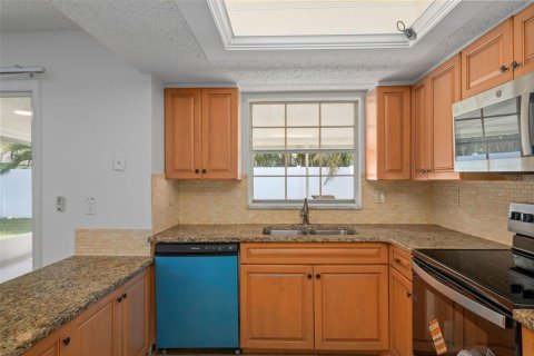 House in Seminole, Florida 3 bedrooms, 157.19 sq.m. № 1915523 - photo 6