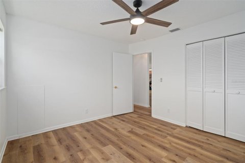 House in Seminole, Florida 3 bedrooms, 157.19 sq.m. № 1915523 - photo 21