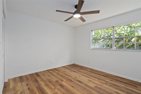 House in Seminole, Florida 3 bedrooms, 157.19 sq.m. № 1915523 - photo 20