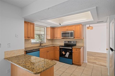 House in Seminole, Florida 3 bedrooms, 157.19 sq.m. № 1915523 - photo 5