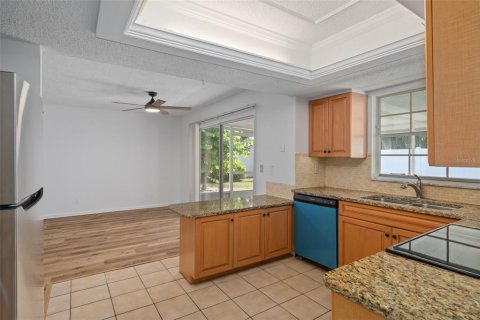 House in Seminole, Florida 3 bedrooms, 157.19 sq.m. № 1915523 - photo 4