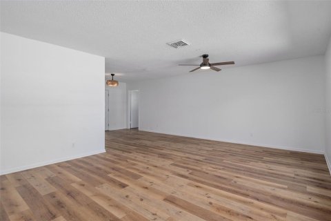 House in Seminole, Florida 3 bedrooms, 157.19 sq.m. № 1915523 - photo 28