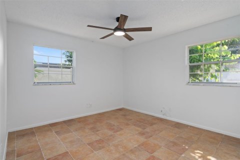 House in Seminole, Florida 3 bedrooms, 157.19 sq.m. № 1915523 - photo 24