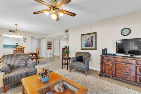 Condo in Largo, Florida, 2 bedrooms  № 2277554 - photo 7